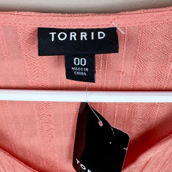 Torrid Coral Crabapple Textured Woven Tie-Front Top Size 00 10, M/L - Picture 8 of 13